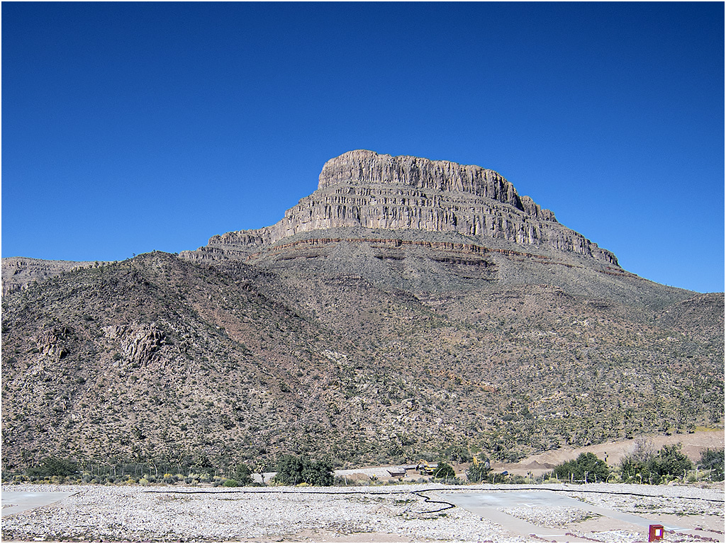 Achter die berg ligt ongeveer 10 km verder de Grand Canyon