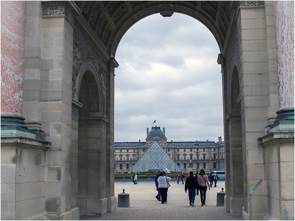 Pyramide het Louvre